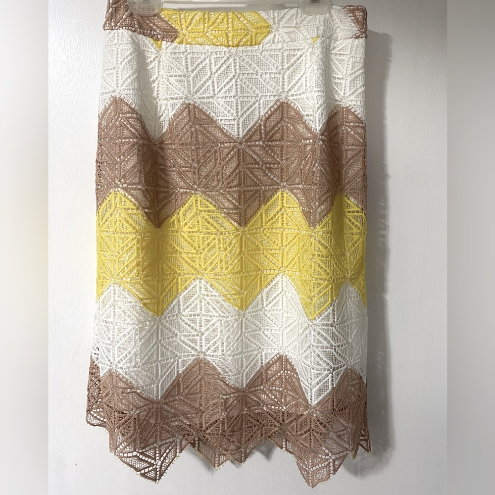 NWT Gilli Lace Scalloped Hem Skirt